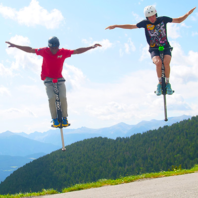 ISCREAMPOGO Pionniers du Pogo, offriront un spectacle énergique et créatif le 31 mai au ROADS Festival ! ISCREAMPOGO Pionniers du Pogo, offriront un spectacle énergique et créatif le 31 mai au ROADS Festival !